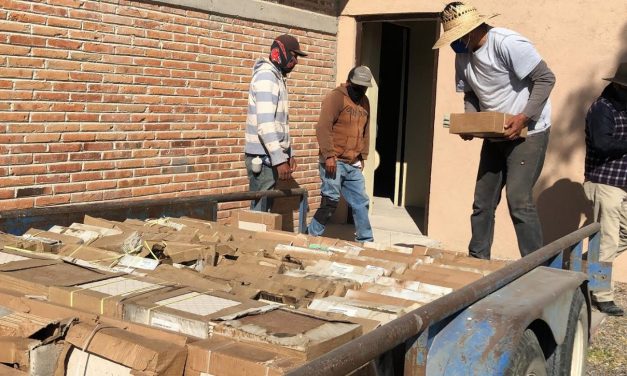 Entregan loseta en la comunidad del Huizache de Galomo