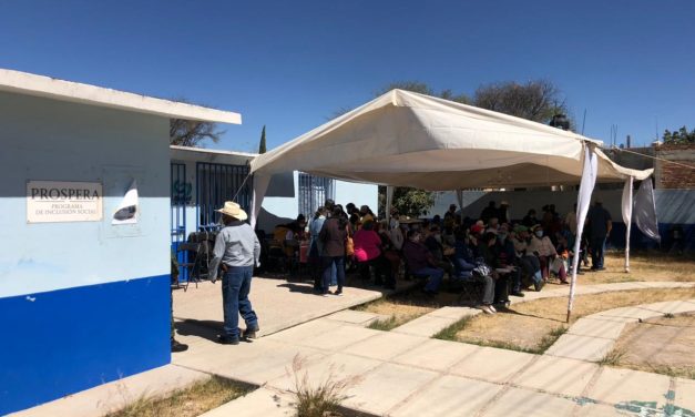 Adultos mayores de Querétaro y San Miguel de Allende acuden a San José Iturbide por vacuna contra Covid-19