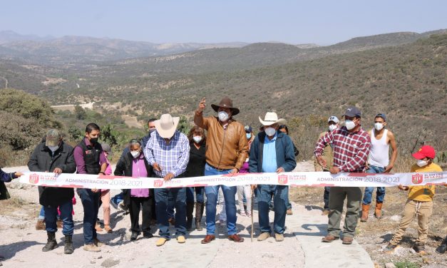 El Duraznito recibe oficialmente obra de construcción de camino