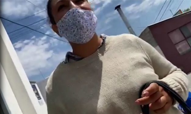 Vídeo: Alertan por mujer que con engaños intenta robar afuera de banco en San José Iturbide