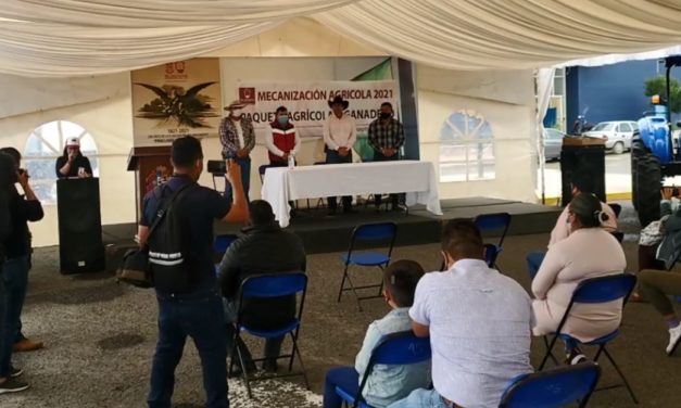 Gobierno de San José Iturbide hace entrega de Tractores y Equipos Agrícolas
