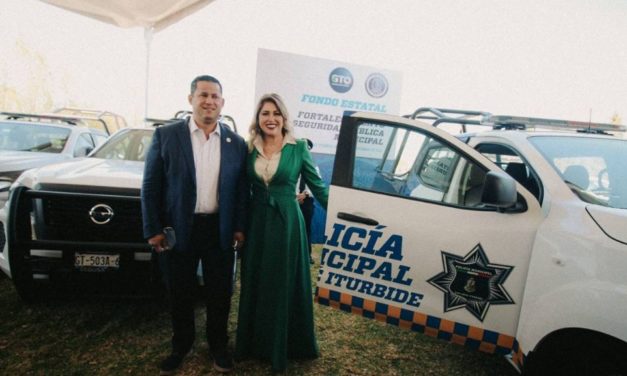 Gobernador entrega en San José Iturbide equipamiento para seguridad pública