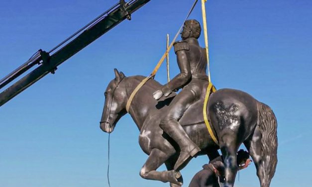 Retiran escultura de Agustín de Iturbide por fallas en basamento y riesgos de colapso