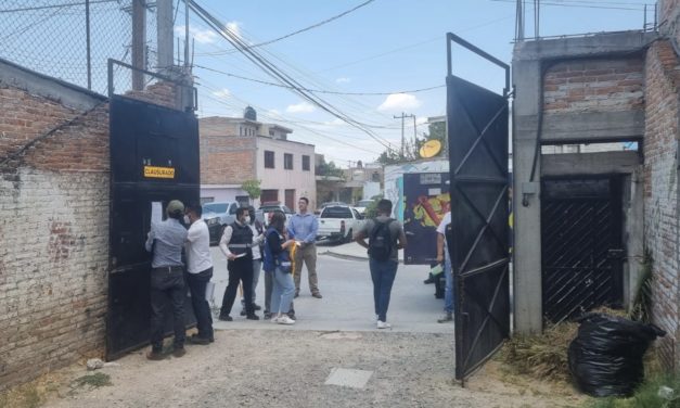 Funcionarios municipales acuden a clausurar jardín de eventos