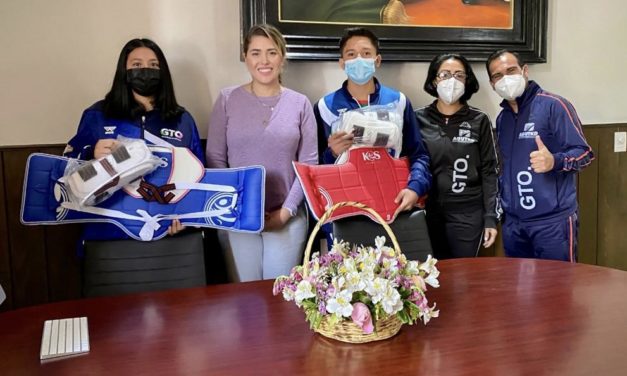 Incentiva gobierno municipal a medallistas Taekwondoínes