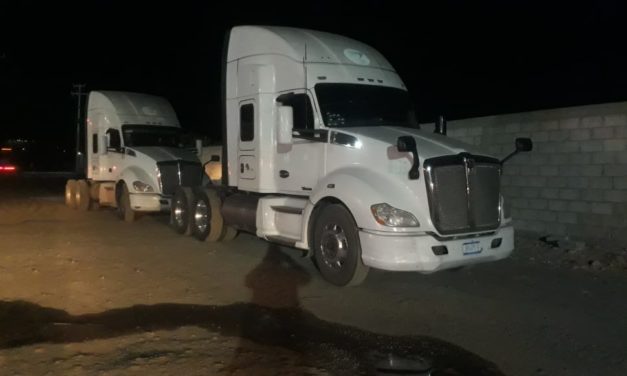 Localizan dos tracto camiones con reporte de robo en San José Iturbide