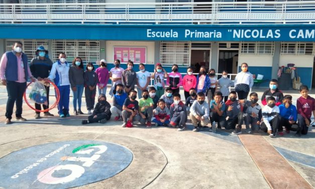 Incentiva COMUDAJI práctica de deporte en las escuelas con entrega de kits