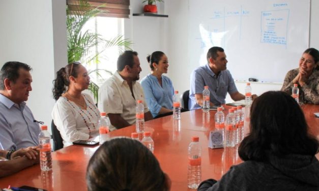 Dialogan autoridades municipales y habitantes de «María Teresa» en favor de mejoras en su localidad