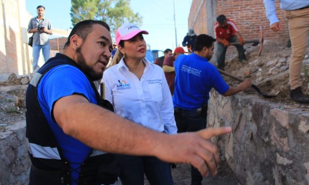 Limpian vecinos y autoridades muicipales calle del canal y prolongación Zaragoza