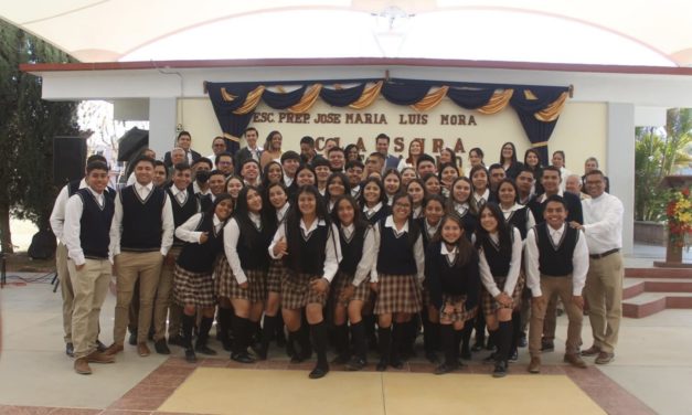 Asiste el Presidente Municipal, Edgar Javier Reséndiz Jacobo, a graduación de los alumnos de la Esc. Preparatoria José Ma. Luis Mora