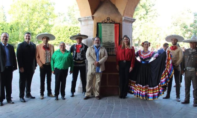 Develan bando solemne de fiestas patrias por 212 aniversario de la Independencia de México