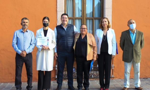 RECONOCE AYUNTAMIENTO A ESTUDIANTE DE MEDICINA CON “ORGULLO ITURBIDENSE”