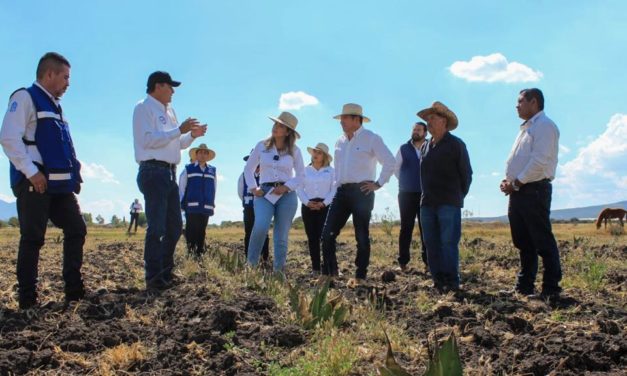 Alcaldesa Cindy Arvizu realiza gira de trabajo por comunidades; supervisa y entrega obras