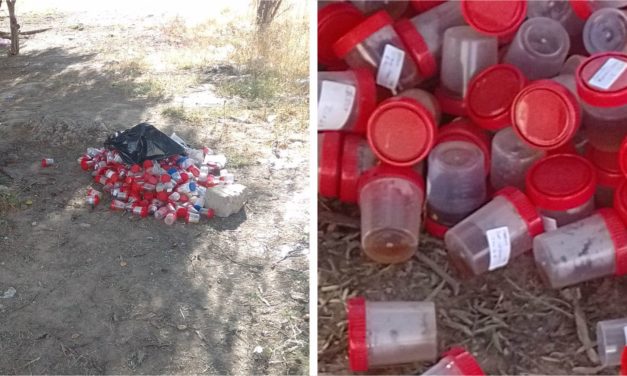 Bolsa de basura con recipientes de prueba de orina, es encontrada afuera de primaria