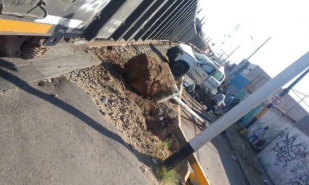Tren arrolla a camioneta de Guardia Nacional; dos elementos pierden la vida