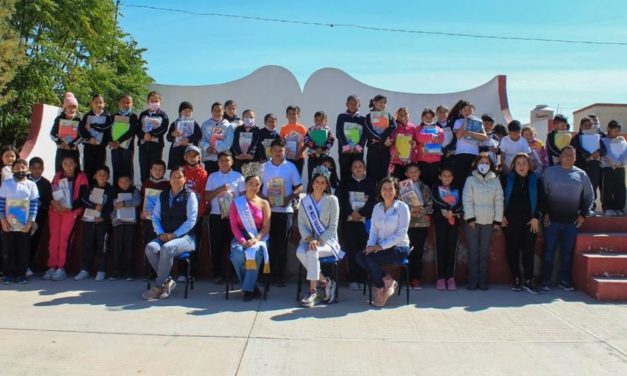 Impulsan educación de estudiantes Iturbidenses con kits escolares