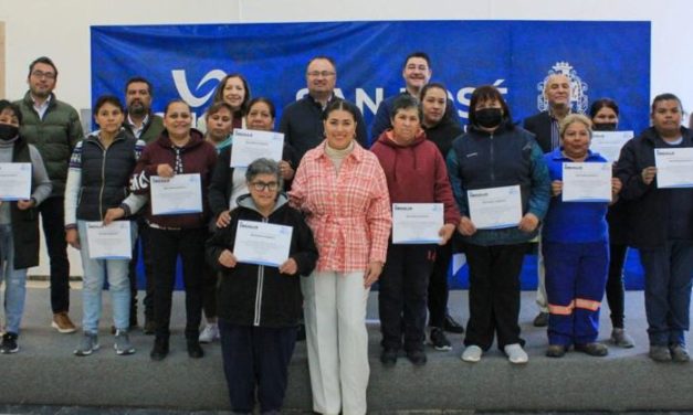 Reconoce Cindy Arvizu compromiso y dedicación de mujeres de equipo de limpieza
