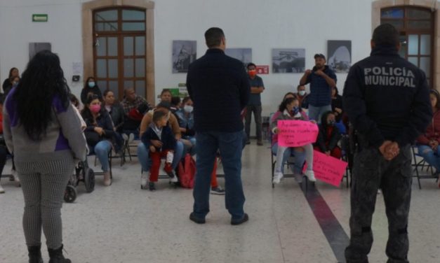 Padres de familia del preescolar I. García Téllez logran acuerdos con Secretaría de Seguridad