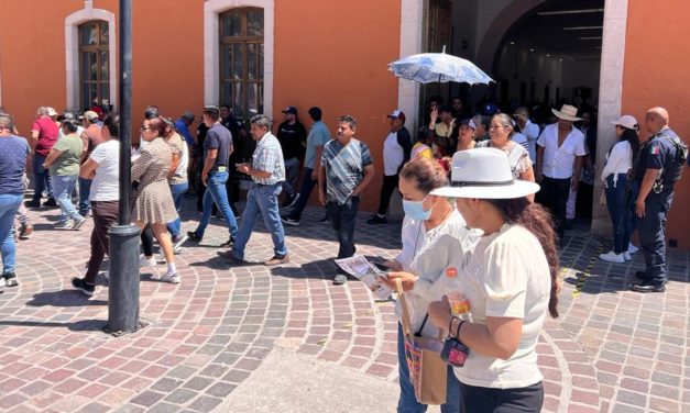 Comerciantes de zona centro se manifiestas contra obra que afectaría sus ventas