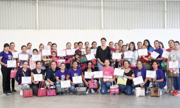 OTORGA CINDY ARVIZU EDUCACIÓN FINANCIERA, EMPODERAMIENTO Y APOYOS A MUJERES ITURBIDENSES