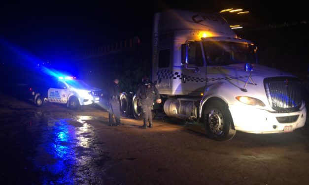 Recupera SSP tractocamión robado con violencia en carretera federal 57