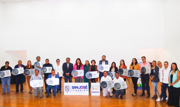 ENTREGAN INSIGNIAS PLATA DE PLANET YOUTH A INSTITUCIONES PÚBLICAS POR PROPICIAR ENTORNOS SALUDABLES