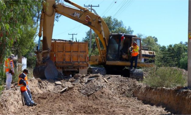 Supervisa alcaldesa Cindy Arvizu avances de camino rural en Atonguito