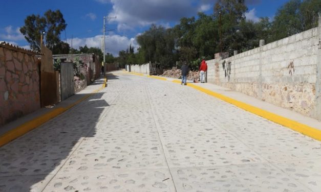 BENEFICIA GOBIERNO MUNICIPAL A MÁS DE 120 PERSONAS CON CALLE EMPEDRADA EN EL MASTRANTO
