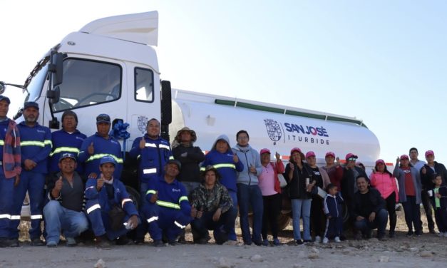 ENTREGA GOBIERNO MUNICIPAL DE SJI DOS PIPAS Y ARRANCA REHABILITACIÓN DE CALLE EN EL JARALILLO