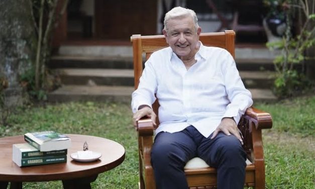 Reaparece AMLO para presentar su nuevo libro “Grandeza”: reacciones, repercusiones y lo más destacado