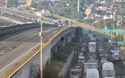 Choque múltiple cierra Paseo de la República en Santa Rosa Jáuregui